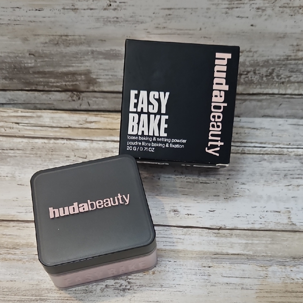 HUDA BEAUTY Easy Bake Loose Powder - Black and Pink